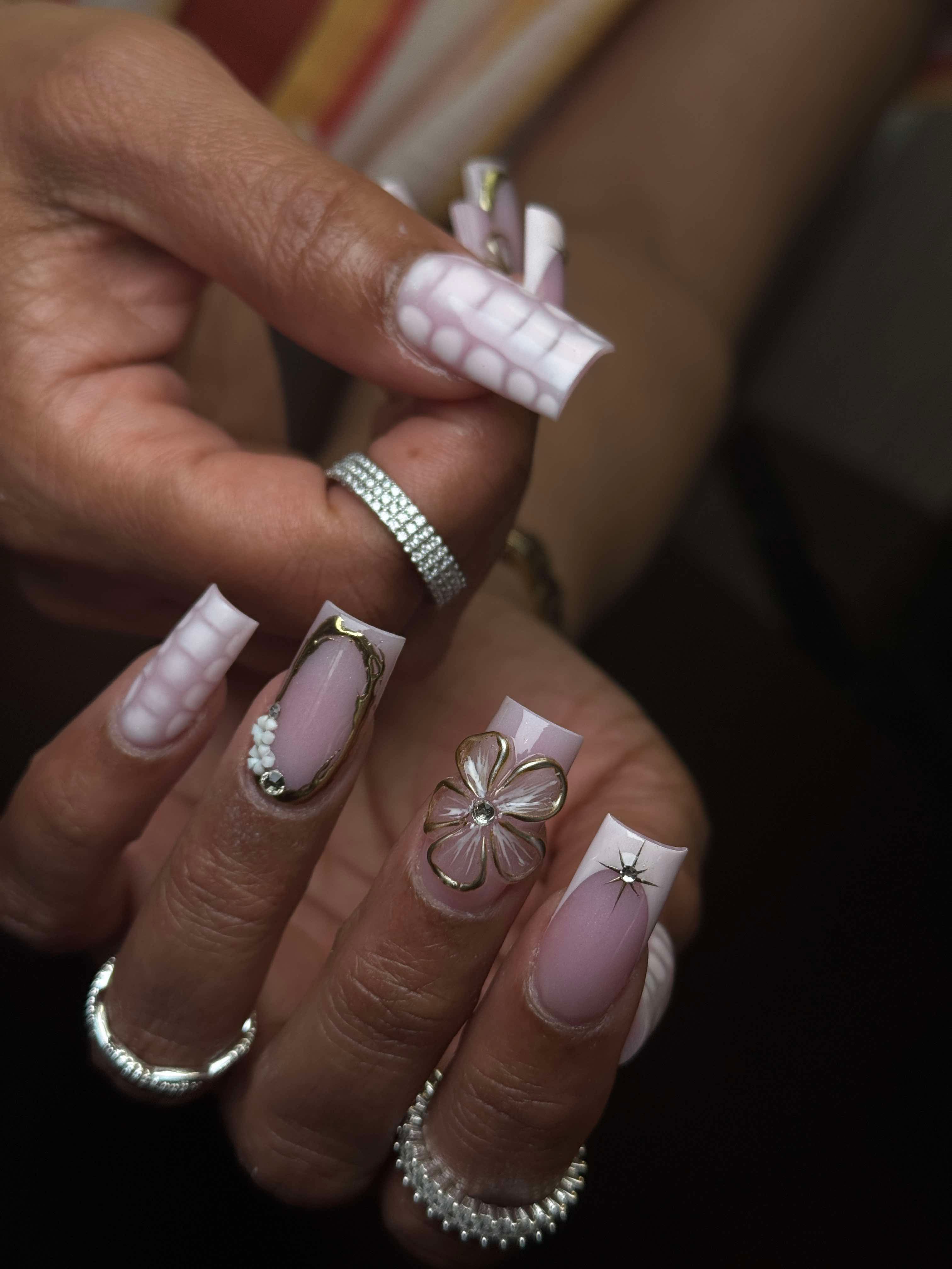 Detailed floral nails